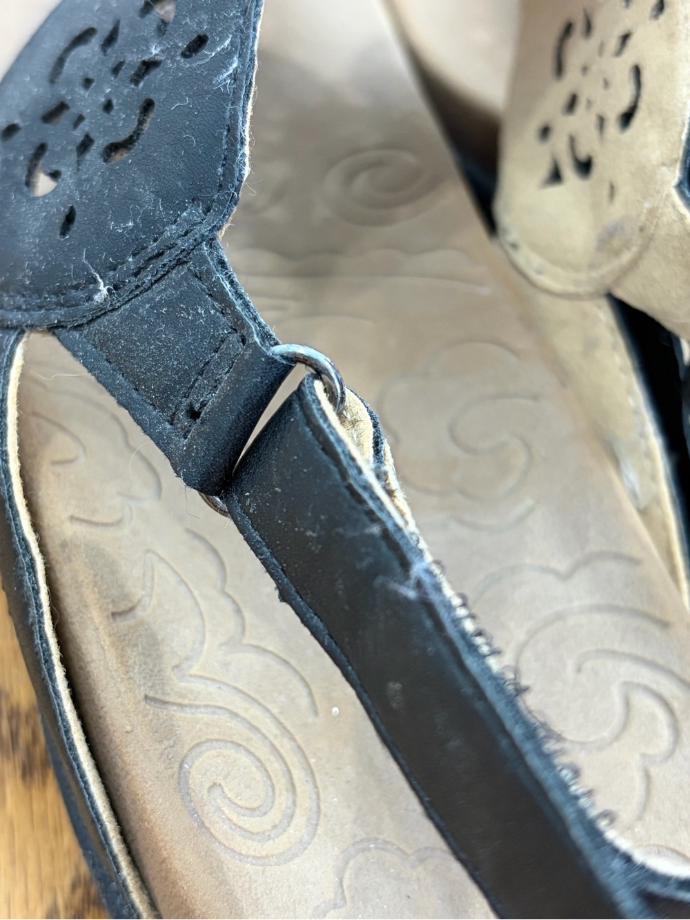 Rockport Black Cutout Velcro Slingback Thong Sandals (9.5) - Picture 9 of 11